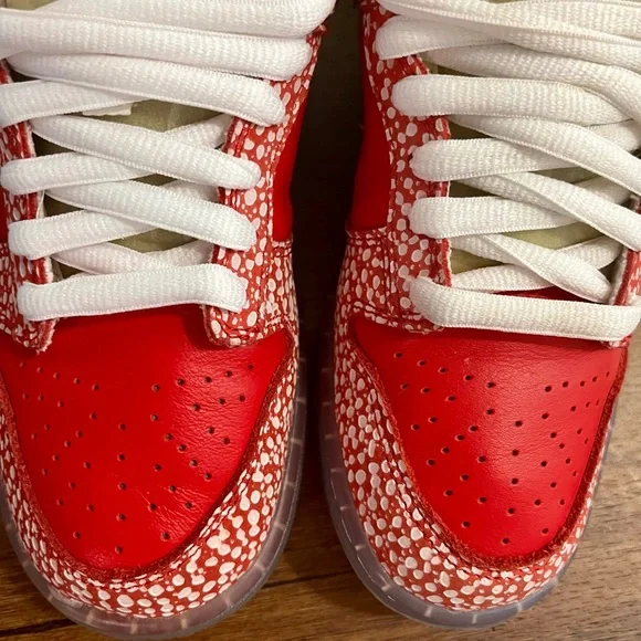 Nike stingwater dunksRed and White Patterned Sneakers Sz 4.5 men 6 women
